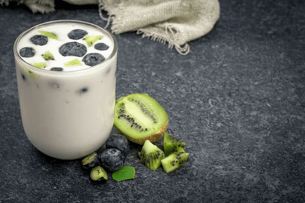 Avocado and Berry Cream Smoothie Recipe